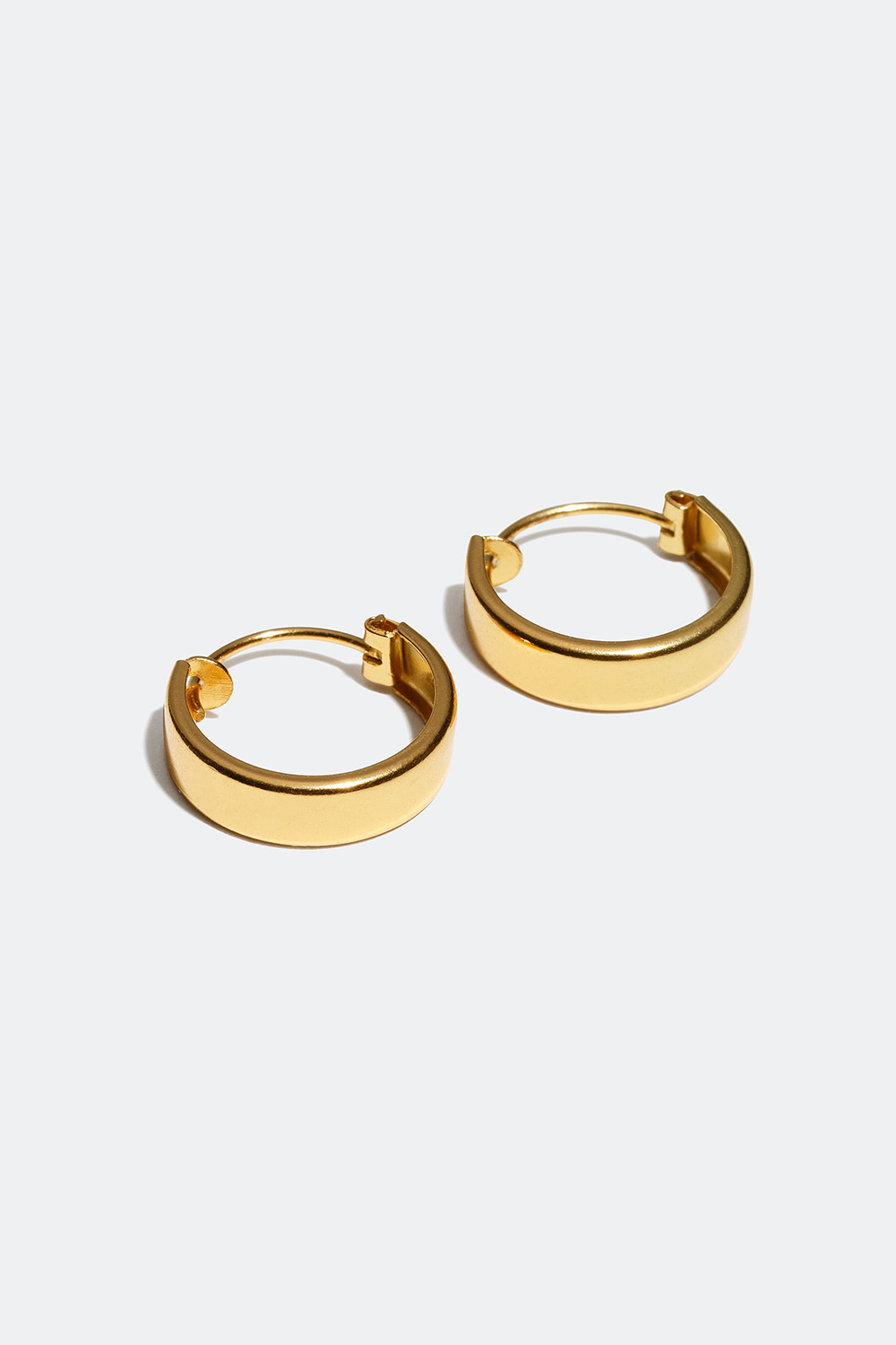 Brede øreringer, forgylt med 18K gull, 1 cm i gruppen Smykker / Øredobber hos Glitter (219439661000)