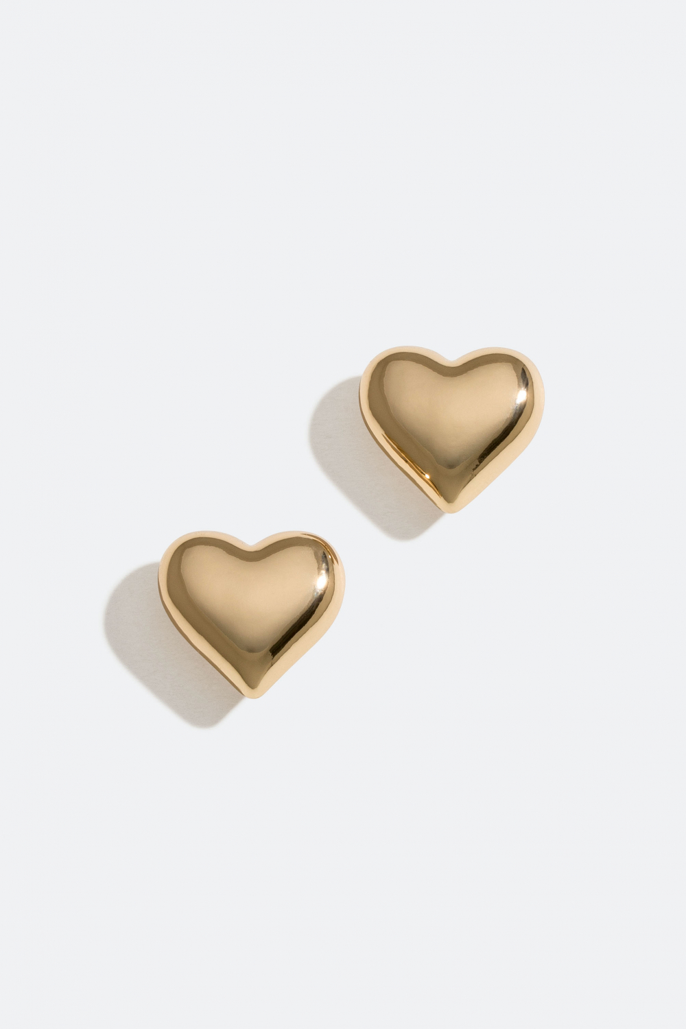 Blanke, gullfargede øredobber med hjerter i gruppen Smykker hos Glitter (253005562002)