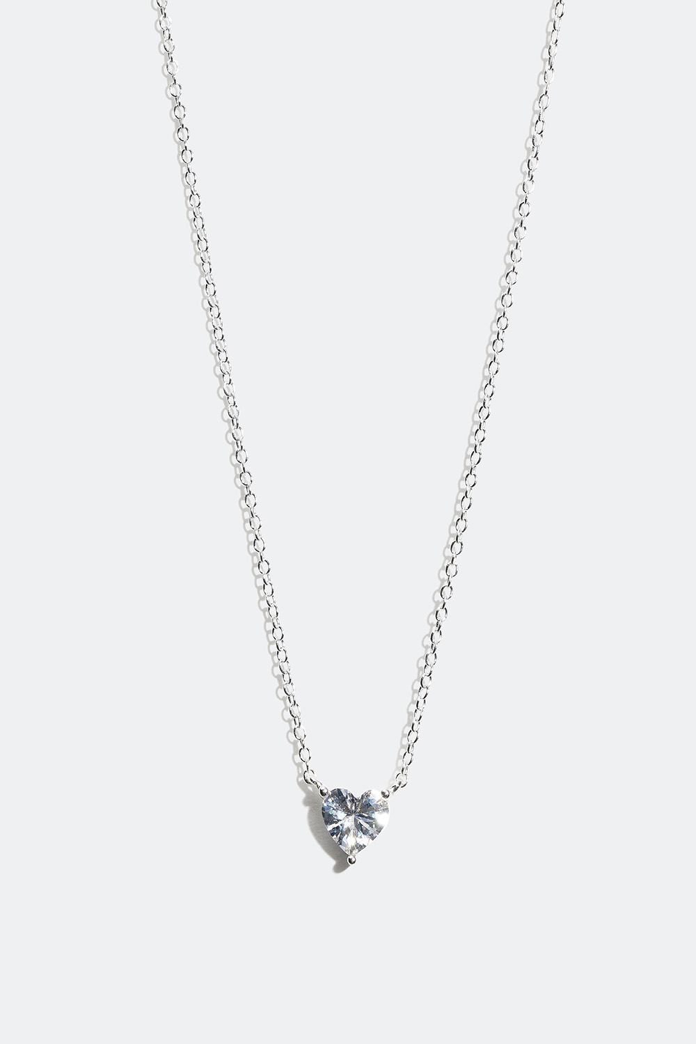 Halskjede i ekte sølv med hjerte i zirkonia i gruppen Ekte sølv hos Glitter (554000541000)