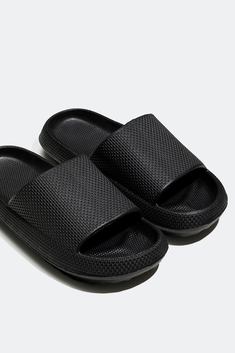 Slippers i svart i gruppen Accessories / Tøfler hos Glitter (10900019)