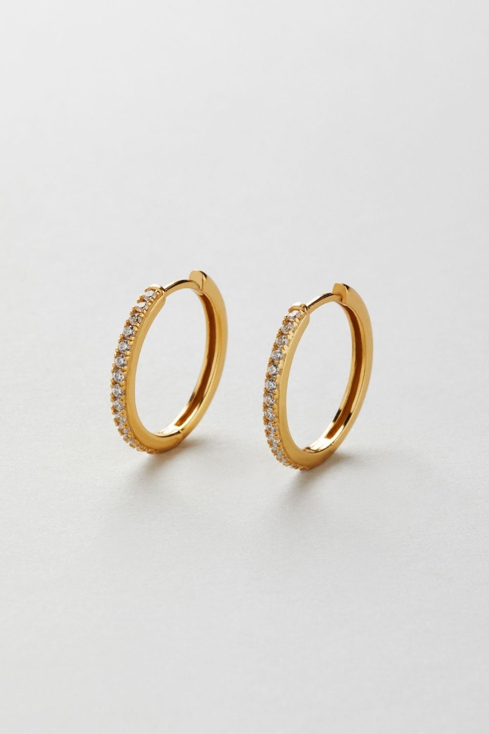 Lou Hoops (M) 18k Gold Plated i gruppen Gullbelagt ekte sølv / Gullbelagte øredobber hos Glitter (1300470-12-ONESIZE)
