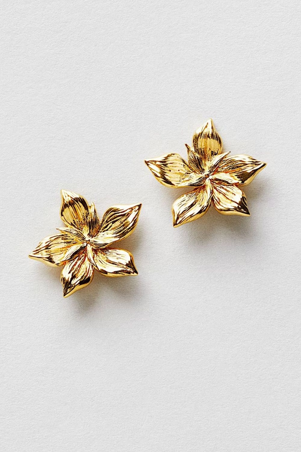 Magnolia Earrings 18k Gold Plated i gruppen Store week / hos Glitter (1301071-12-ONESIZE)