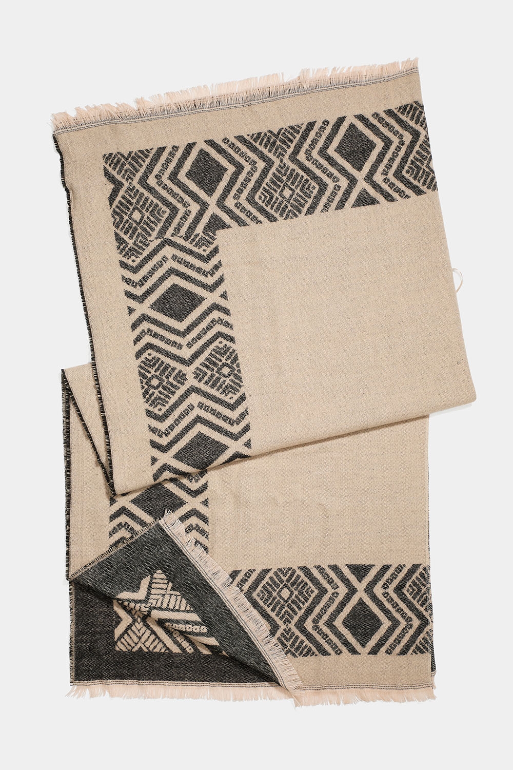 Beige poncho med mønster i gruppen Accessories / Strikket / Ponchoer hos Glitter (171001378300)