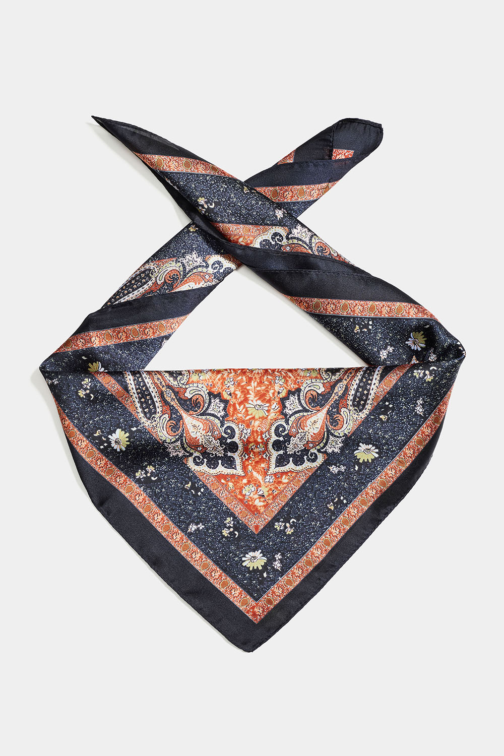Satengskjerf med paisleymønster i oransje og blått i gruppen Accessories / Scarves hos Glitter (171001534800)