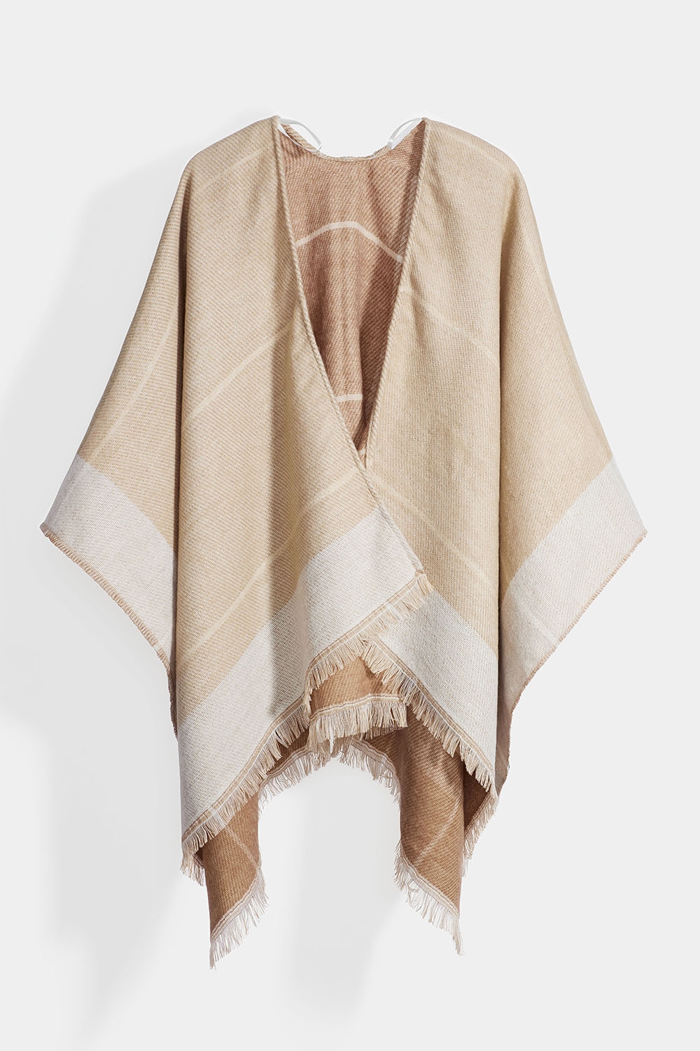 Beige poncho med frynser i gruppen Accessories / Strikket / Ponchoer hos Glitter (171001768600)