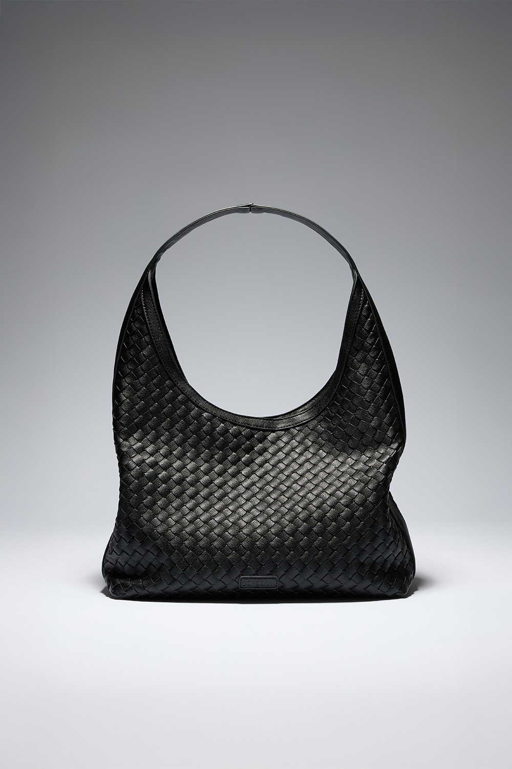 Sort hobo-veske med flettet tekstur i gruppen Store week / hos Glitter (172001749000)
