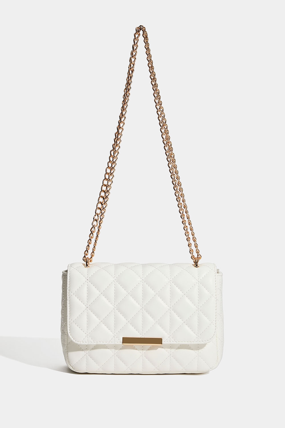 Hvit veske med quiltet design og gullfarget skulderrem i gruppen Vesker / Skuldervesker hos Glitter (172002013000)