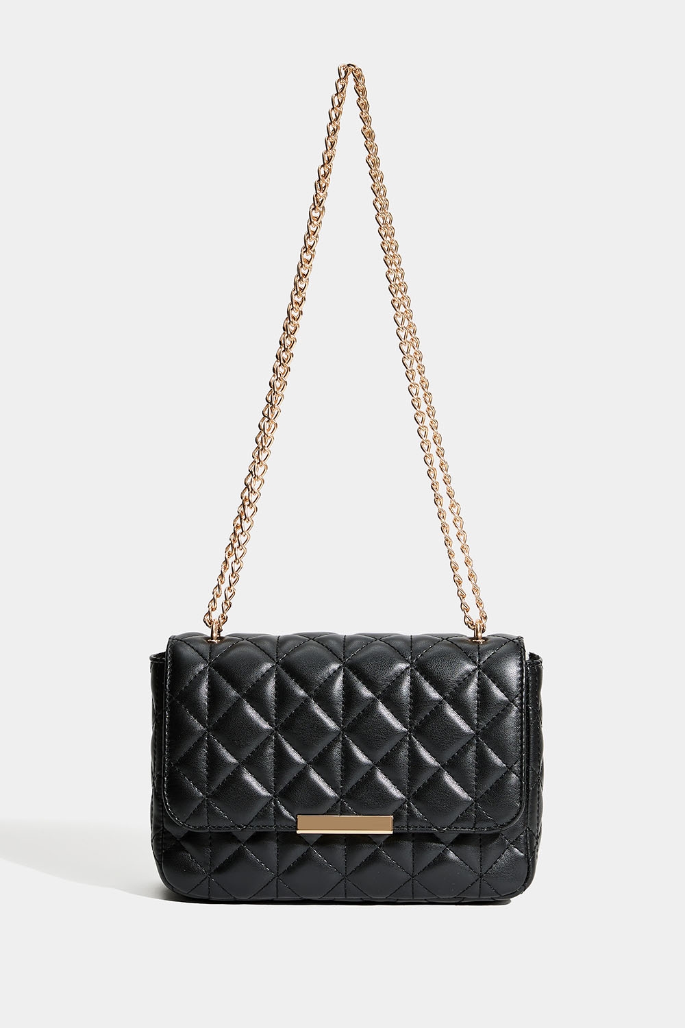 Svart veske med quiltet design og gullfarget skulderrem i gruppen Vesker / Skuldervesker hos Glitter (172002019000)