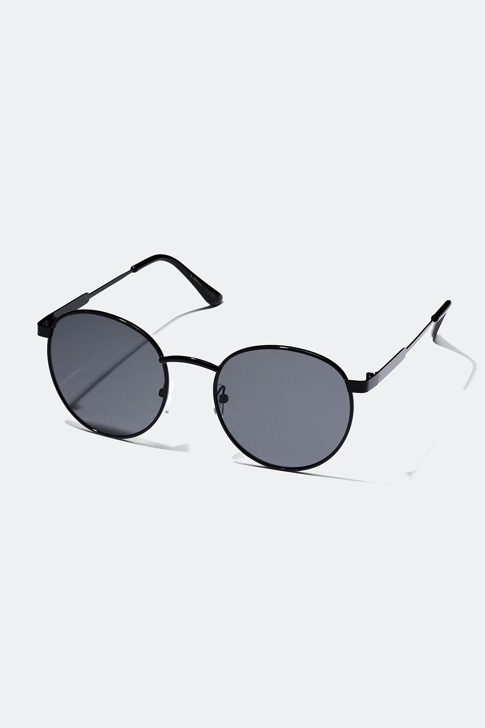 Solbrille med smal metallinnfatning og rund design i gruppen Solbriller hos Glitter (17600011)