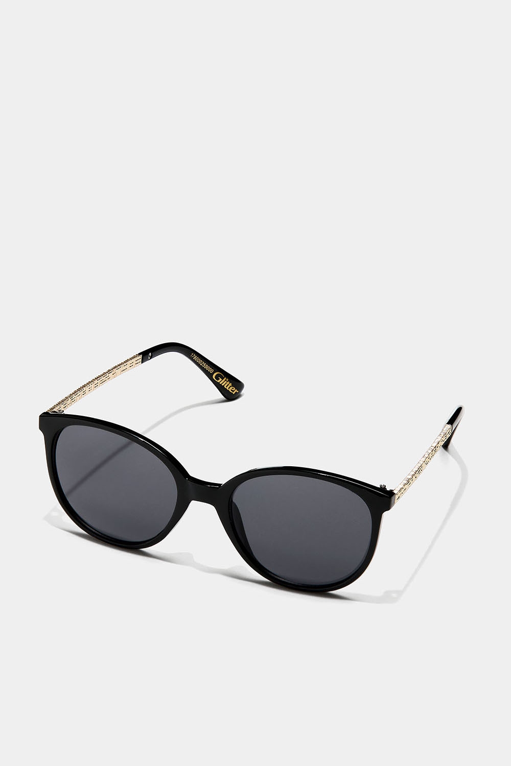 Sorte cateye-solbriller med gullfargede detaljer i gruppen Accessories / Solbriller hos Glitter (176000259000)