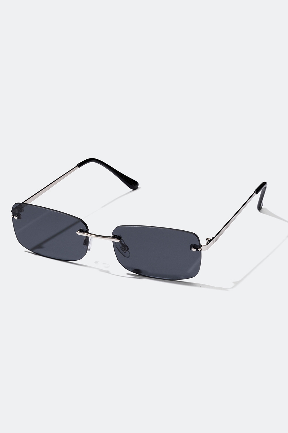 Smale rektangulære solbriller i svart i gruppen Solbriller hos Glitter (176000339000)