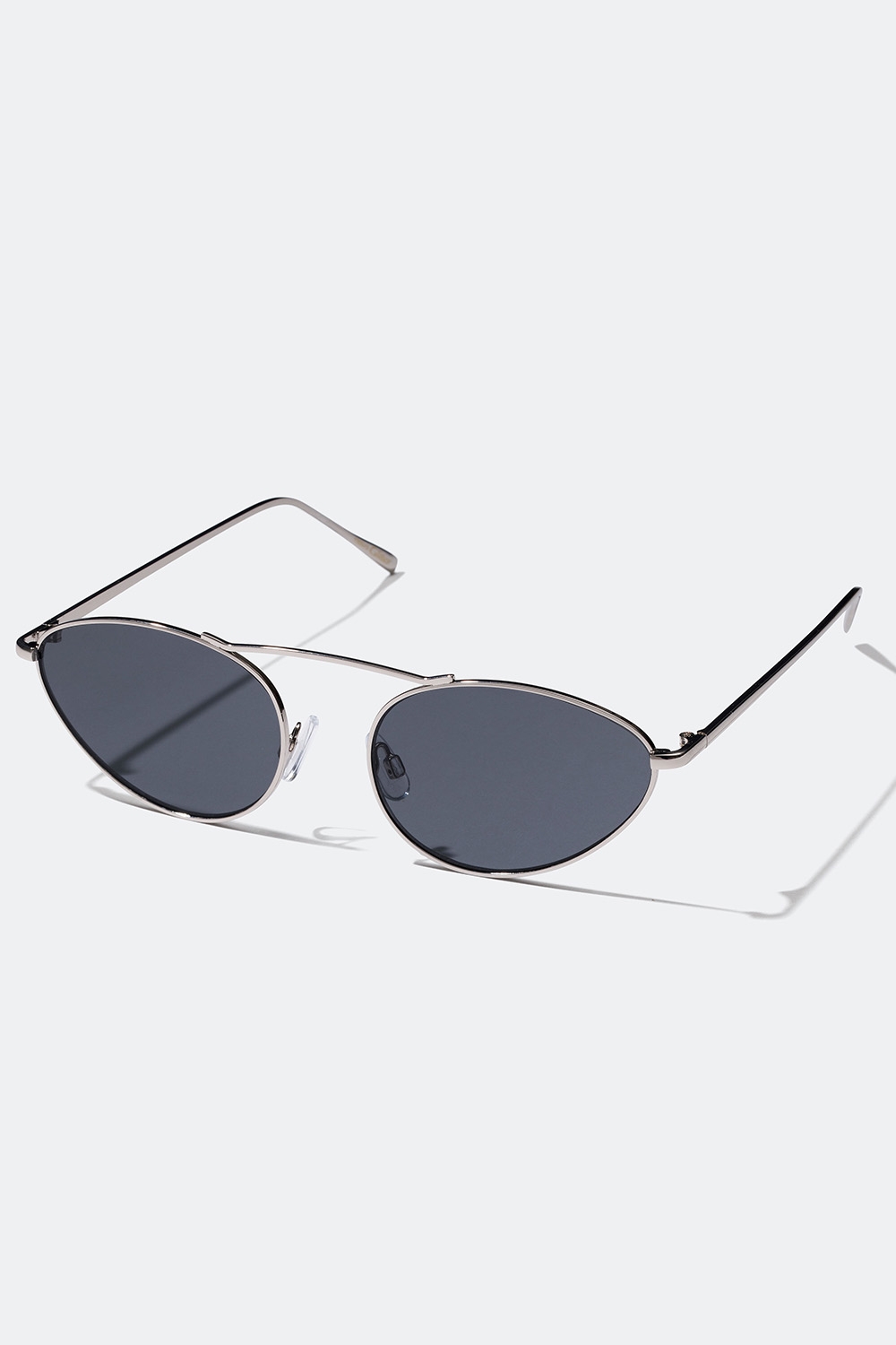 Smale cateye-solbriller med metallinnfatning i gruppen Accessories / Solbriller hos Glitter (176000419000)
