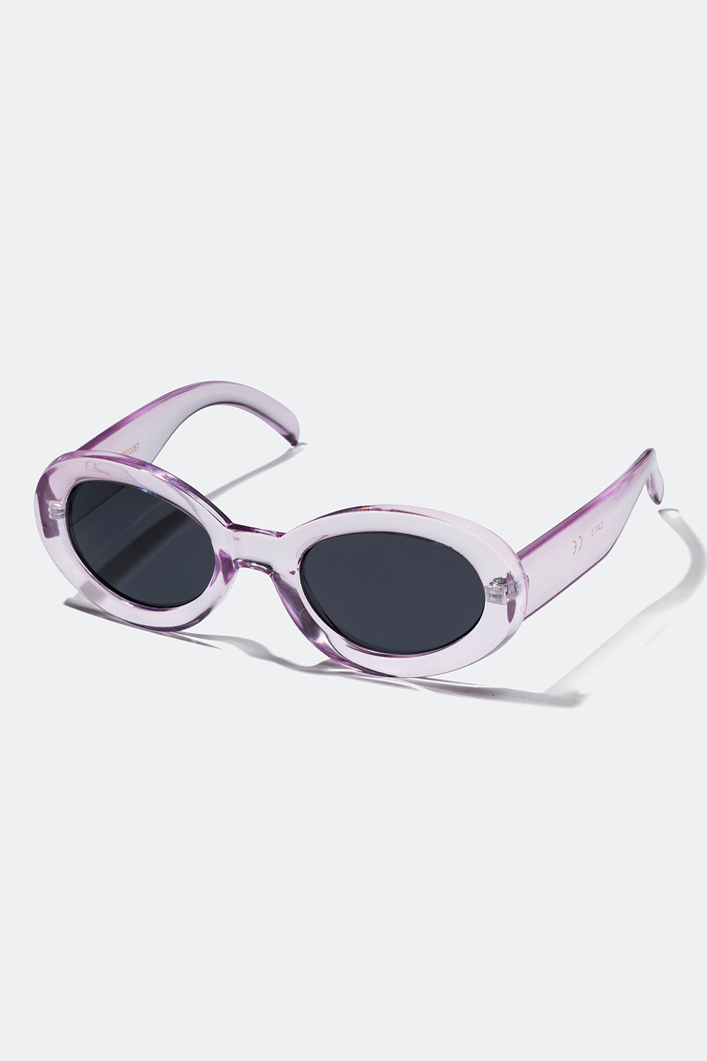 Lilla solbriller med oval design i gruppen Solbriller hos Glitter (176000676500)