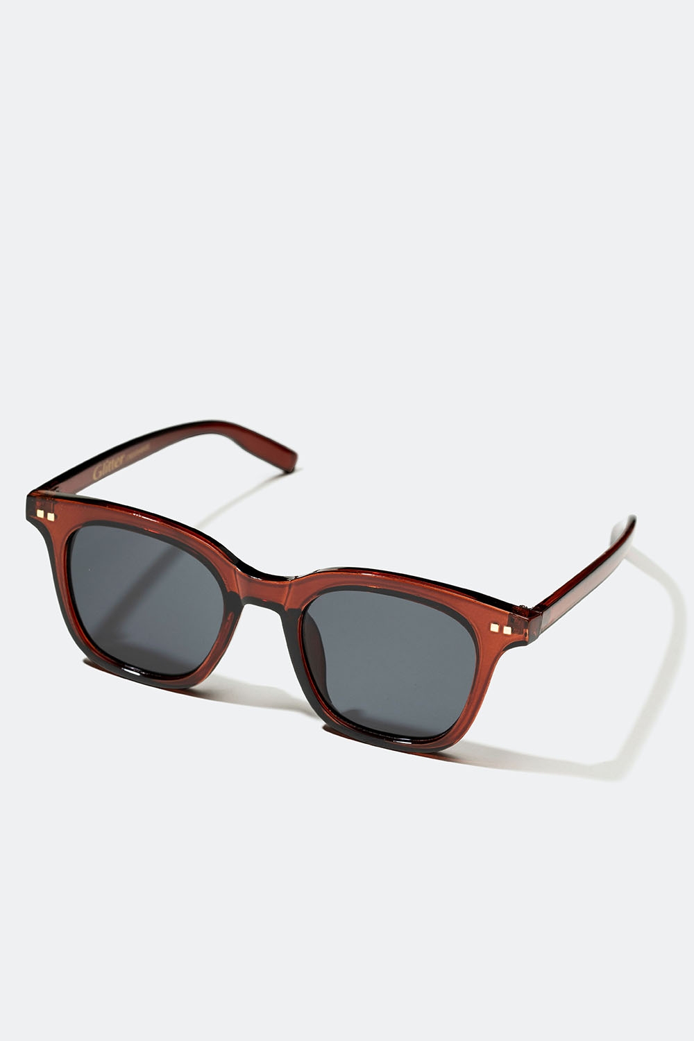 Solbriller med mørkebrun innfatning i gruppen Accessories / Solbriller hos Glitter (176000848400)