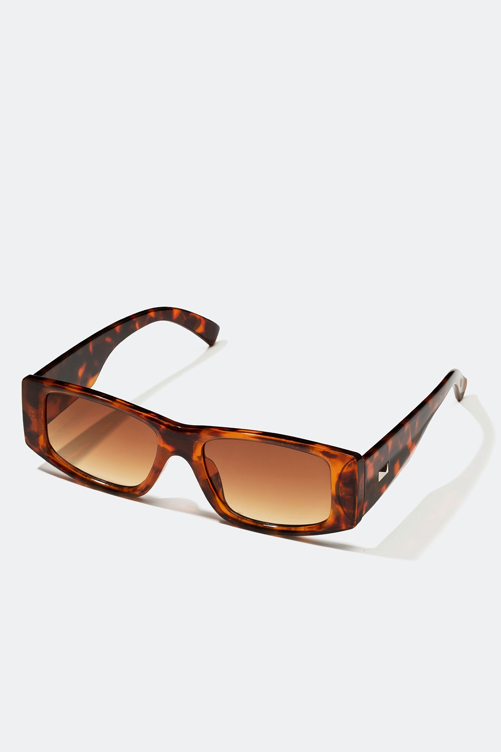 Brune, rektangulære solbriller med metalldetalj i gruppen Accessories / Solbriller hos Glitter (176000898400)