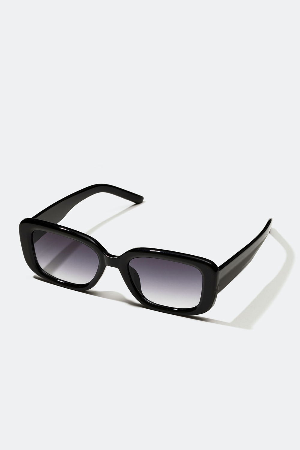 Rektangulære solbriller med svart innfatning i gruppen Accessories / Solbriller hos Glitter (176000909000)