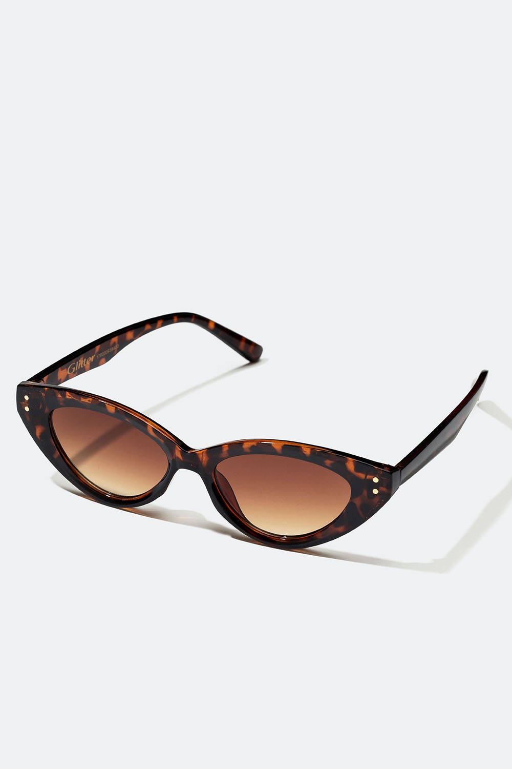 Brune cateye-solbriller med metalldetalj i gruppen Accessories / Solbriller hos Glitter (176000938400)