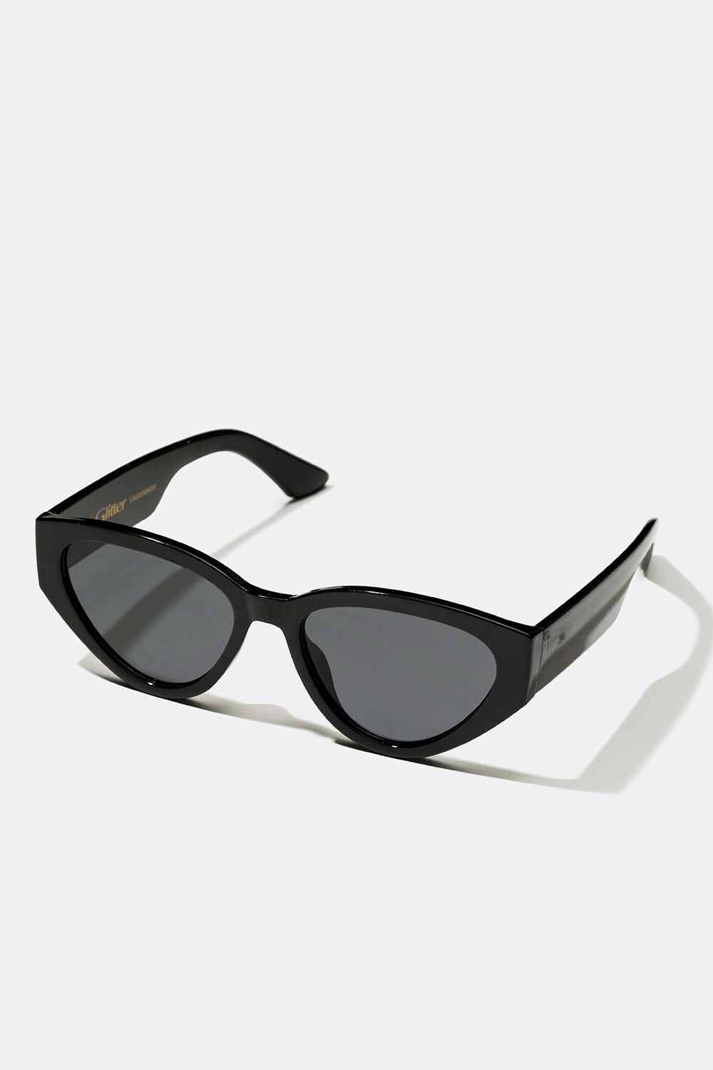 Solbriller med avrundet cateye-design i gruppen Accessories / Solbriller hos Glitter (176000999000)