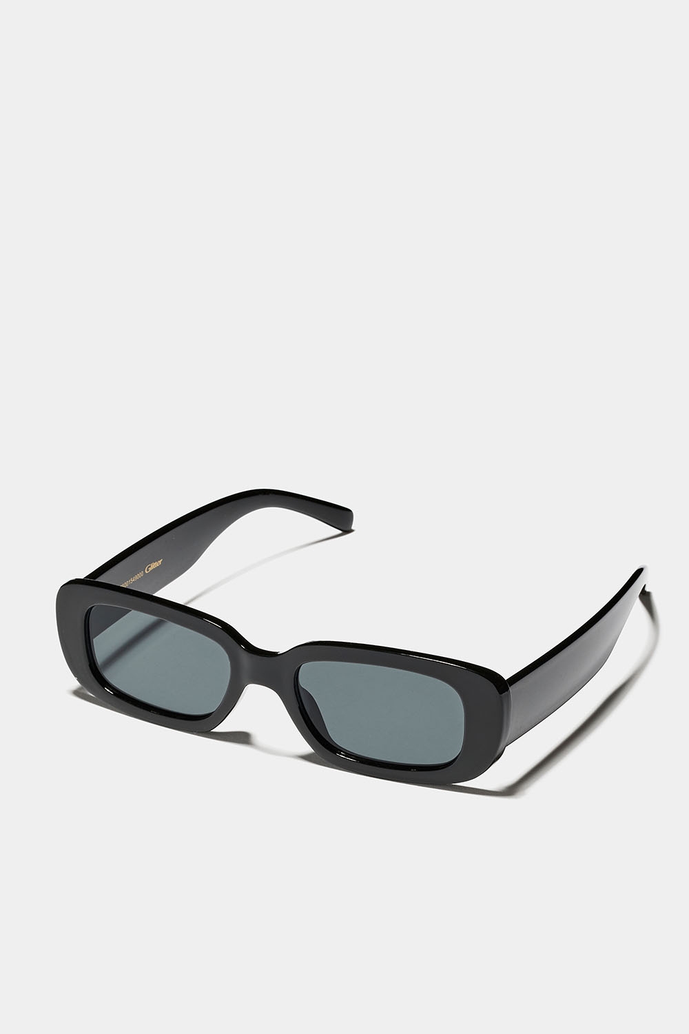 Svarte, rektangulære solbriller med avrundede kanter i gruppen Accessories / Solbriller hos Glitter (176001549000)