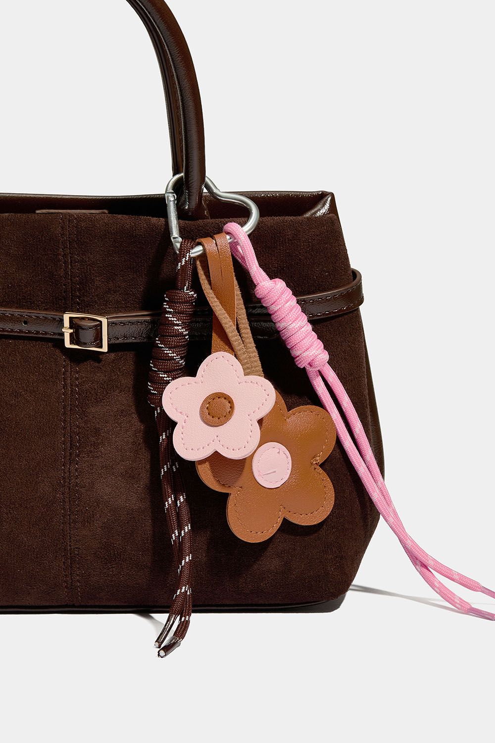 Veskedekor med blomster og tau i gruppen Vesker / Bag charms hos Glitter (177000625400)