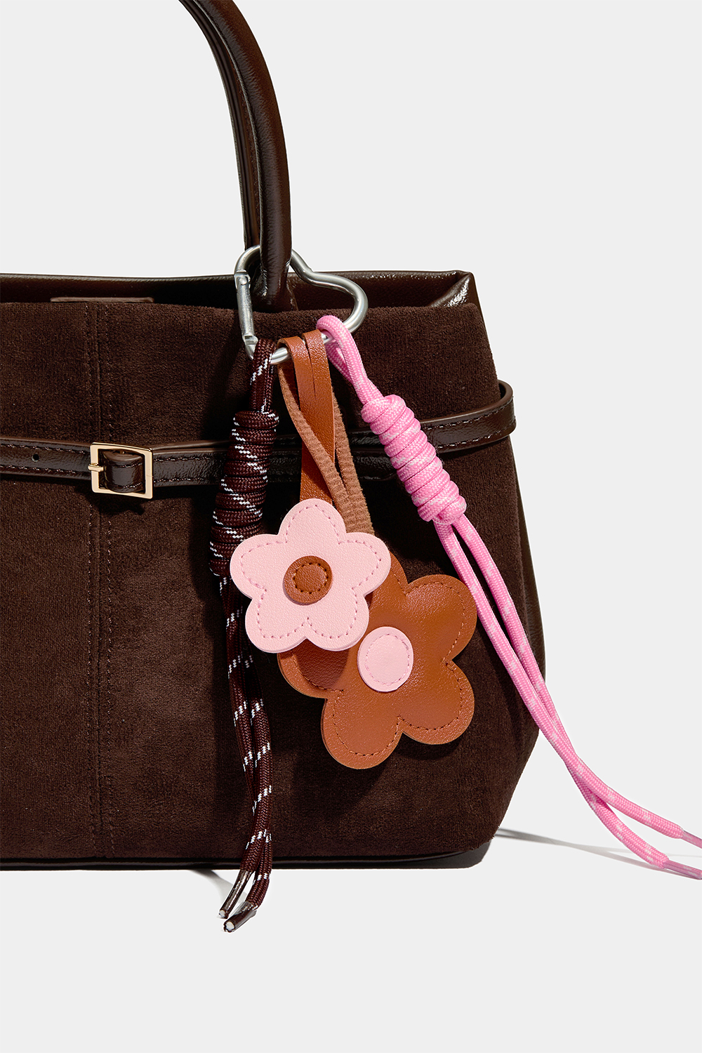 Veskedekor med blomster og tau i gruppen Vesker / Bag charms hos Glitter (177000625400)