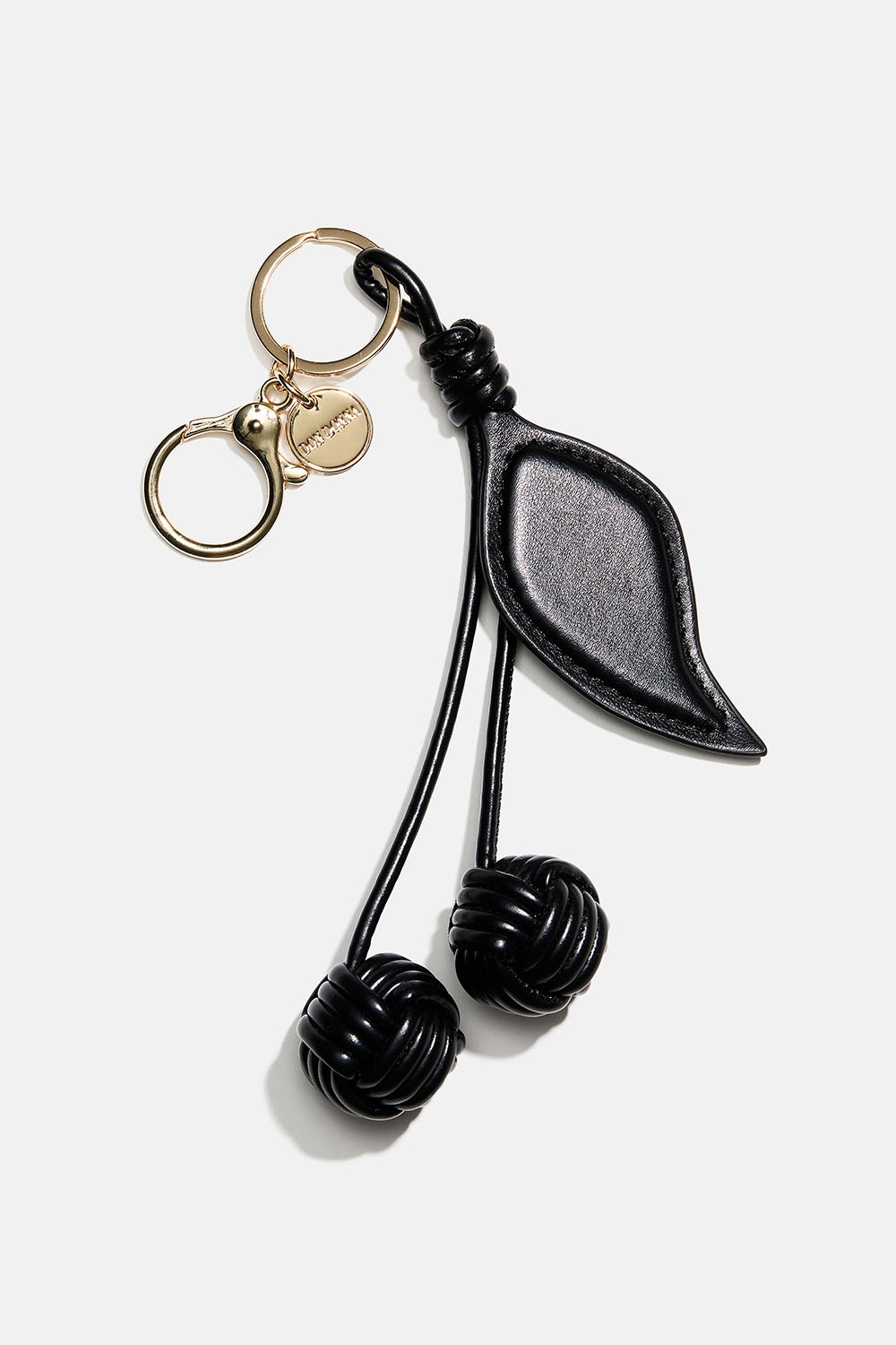 Veskedekorasjon med kirsebær i svart imitert skinn i gruppen Vesker / Bag charms hos Glitter (177000709400)