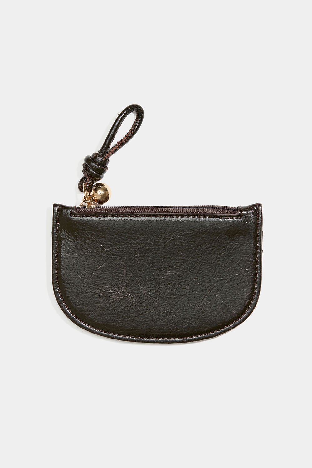 Kortholder i mørkebrunt kunstskinn med dekorativ metallkule i gruppen Accessories / Lommebøker & kortholdere / Kortholdere hos Glitter (177000828200)