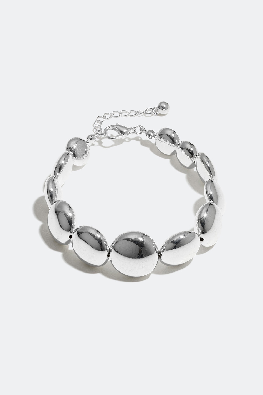 Armbånd med sølvfargede, flate perler i gruppen Smykker / Armbånd / Brede hos Glitter (251000521000)