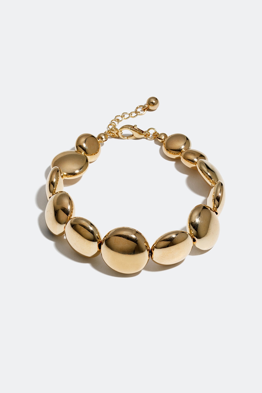 Armbånd med gullfargede, flate perler i gruppen Smykker / Armbånd / Brede hos Glitter (251000522000)