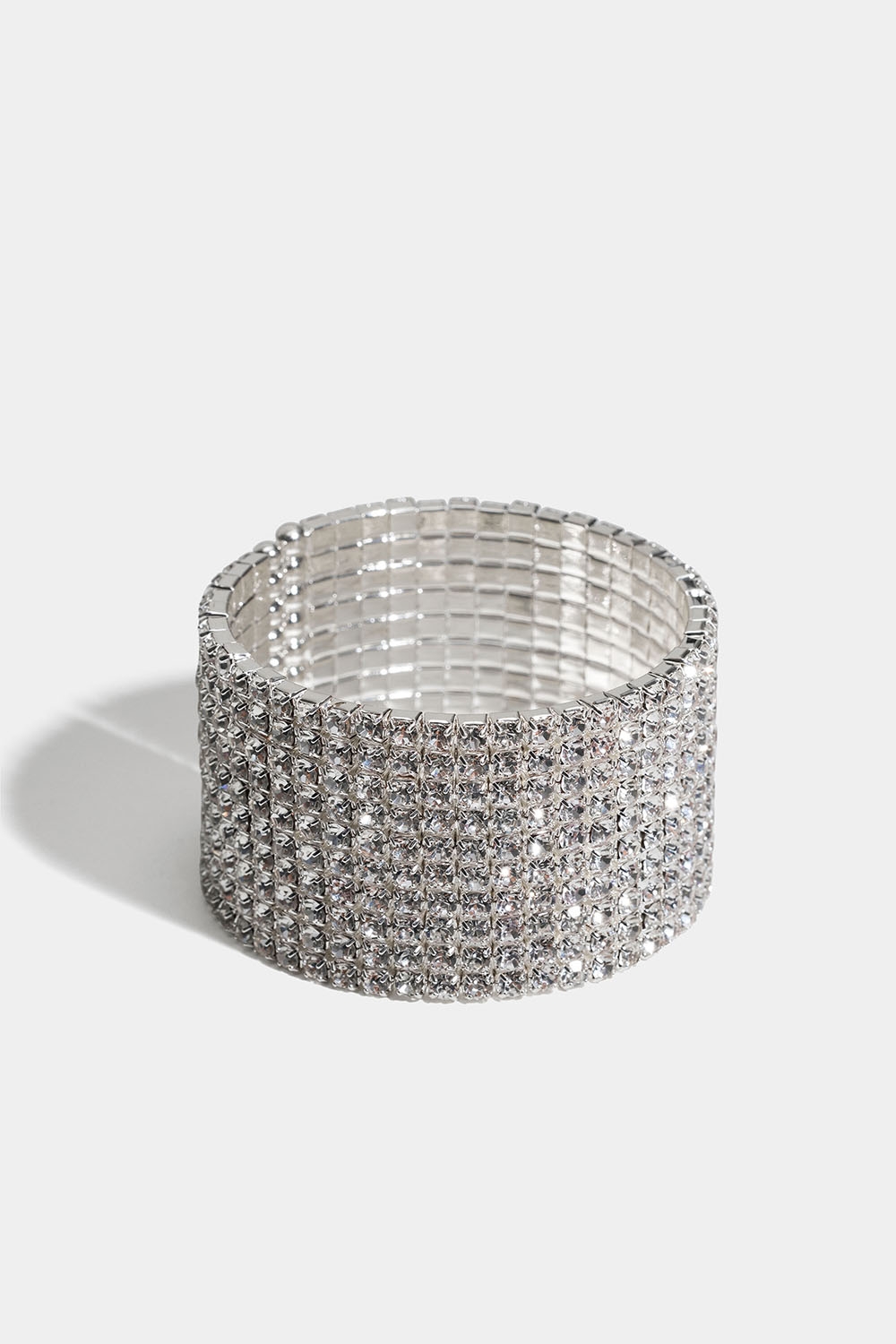 Bredt, stivt armbånd med glassteiner i gruppen Smykker / Armbånd / Rhinestone hos Glitter (251001250201)