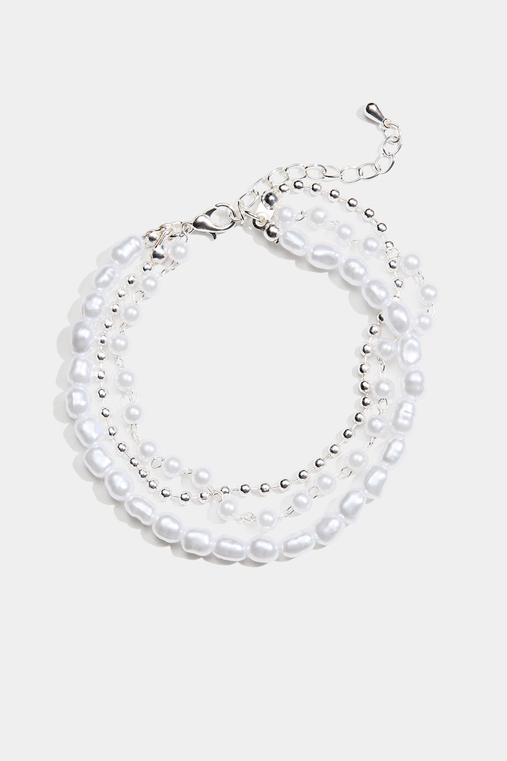 Trippelarmbånd med hvite perler i gruppen Store week / hos Glitter (251001331001)