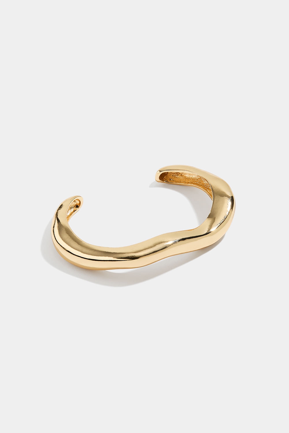 Gullfarget mansjettarmbånd med organisk form i gruppen Smykker / Armbånd / Brede hos Glitter (251001712002)