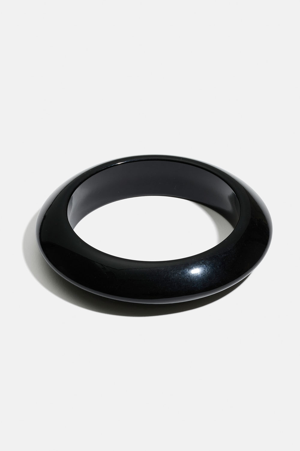 Svart akrylarmbånd i gruppen Smykker / Armbånd / Brede hos Glitter (251001779000)