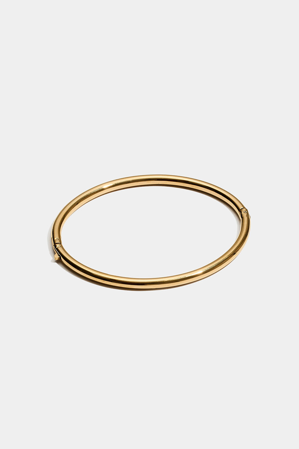 Slank armring i 18 karat gullbelagt stål i gruppen Stål / Armbånd i stål hos Glitter (251002212002)