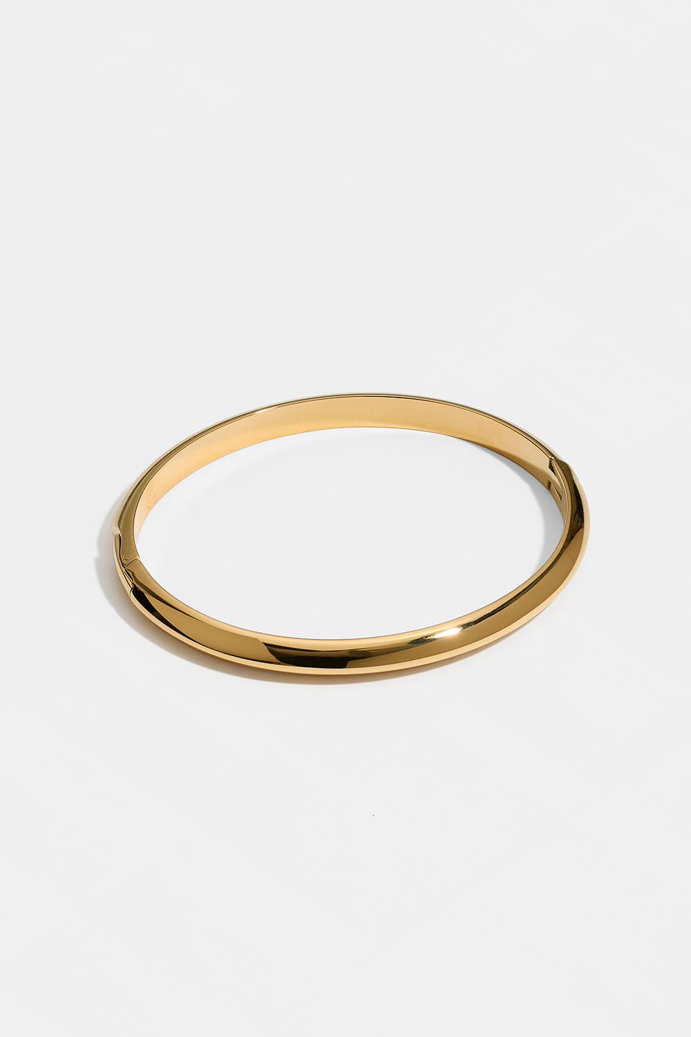 Armring i 18 karat gullbelagt stål i gruppen Stål / Armbånd i stål hos Glitter (251002222002)