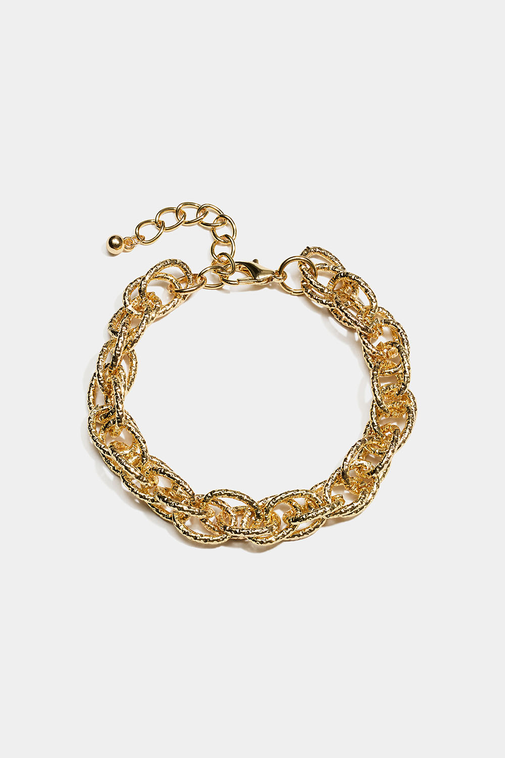 Gullfarget kjedearmbånd med hamret design i gruppen Smykker / Armbånd / Brede hos Glitter (251002282002)