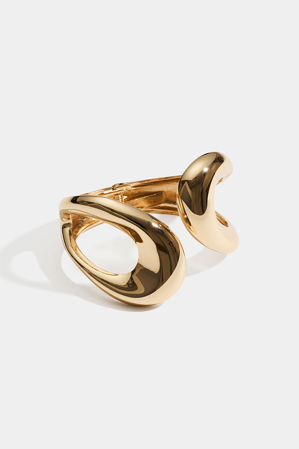 Gullfarget armbånd med avrundet design i gruppen Smykker / Armbånd hos Glitter (251002362002)