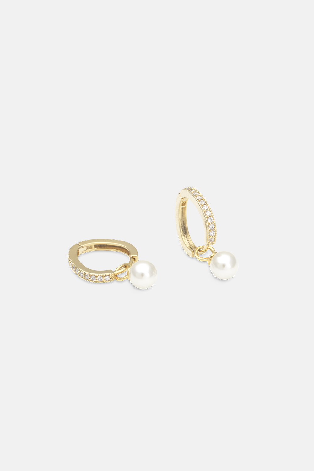 Petite Kennedy hoops earrings - Ivory pearl (Gold) i gruppen Smykker / Øredobber / Øreringer hos Glitter (253001682002)