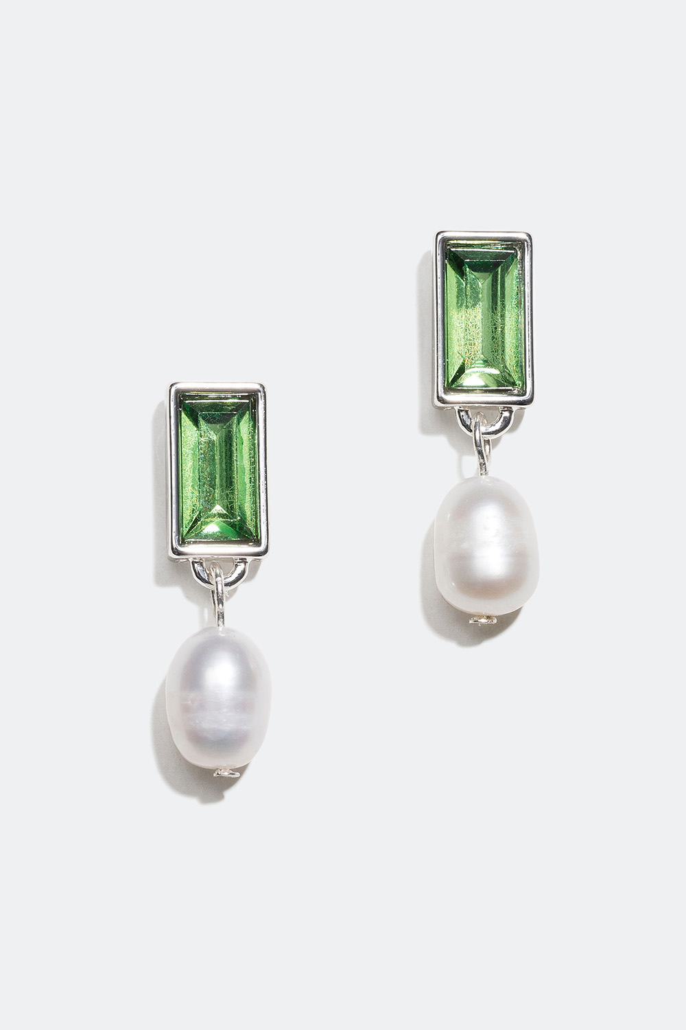 Øredobber med grønn stein og perle i gruppen Smykker / Øredobber hos Glitter (25300203)