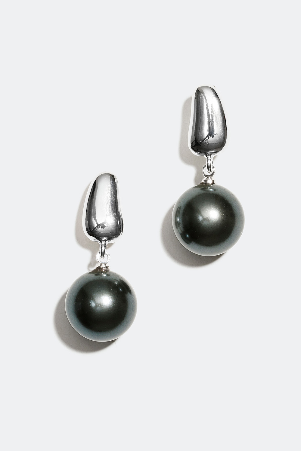 Øredobber mørk grå perler i gruppen Smykker / Øredobber hos Glitter (253003439701)