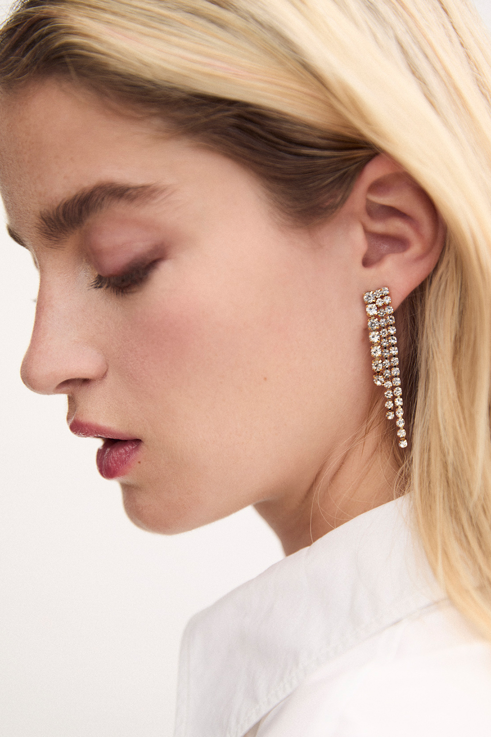 Gullfargede øredobber med tre strasslenker i gruppen Smykker / Øredobber / Rhinestone hos Glitter (253005330202)