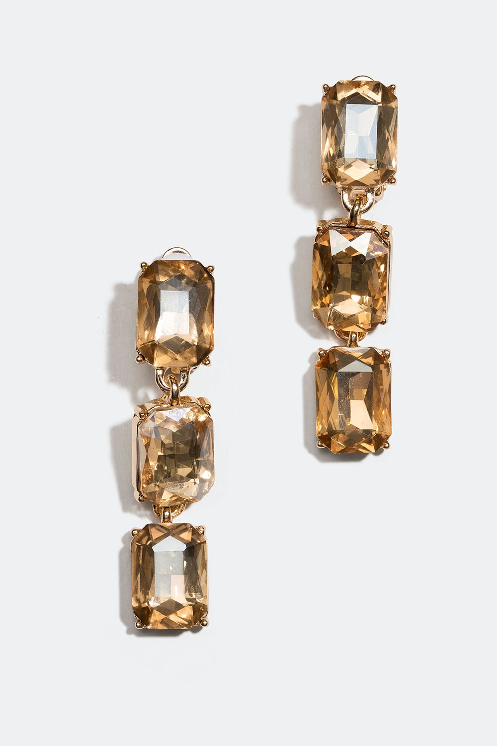 Gullfargede klipsøredobber med rektangulær glassteiner i gruppen Smykker / Øredobber / Clips hos Glitter (253005458302)