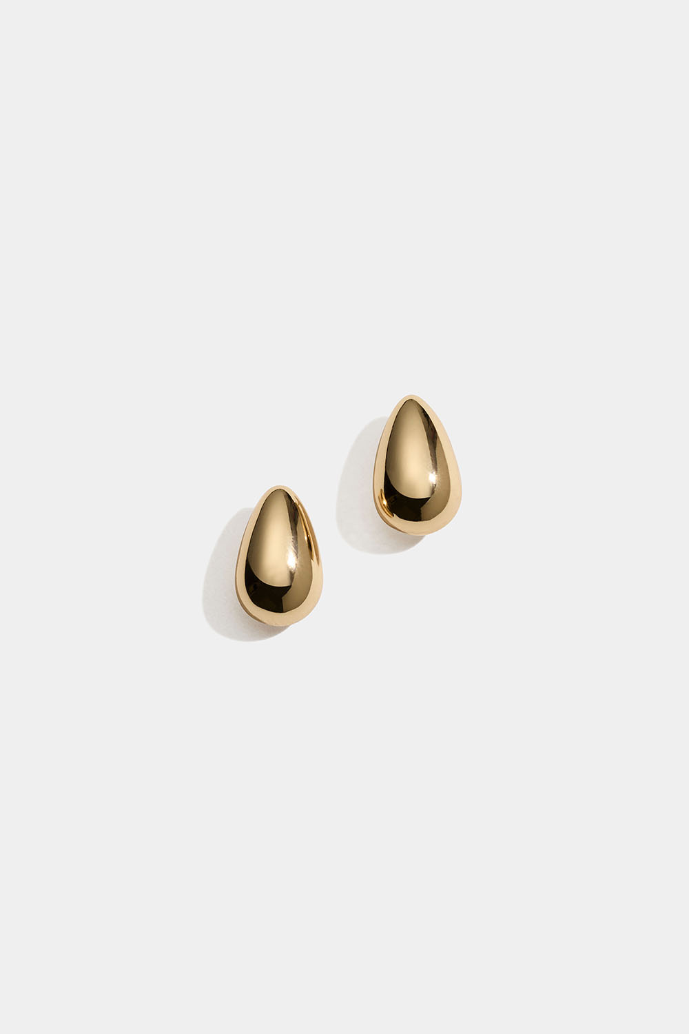 Gullfargede, dråpeformede studs i gruppen Smykker / Øredobber / Studs hos Glitter (253005552002)