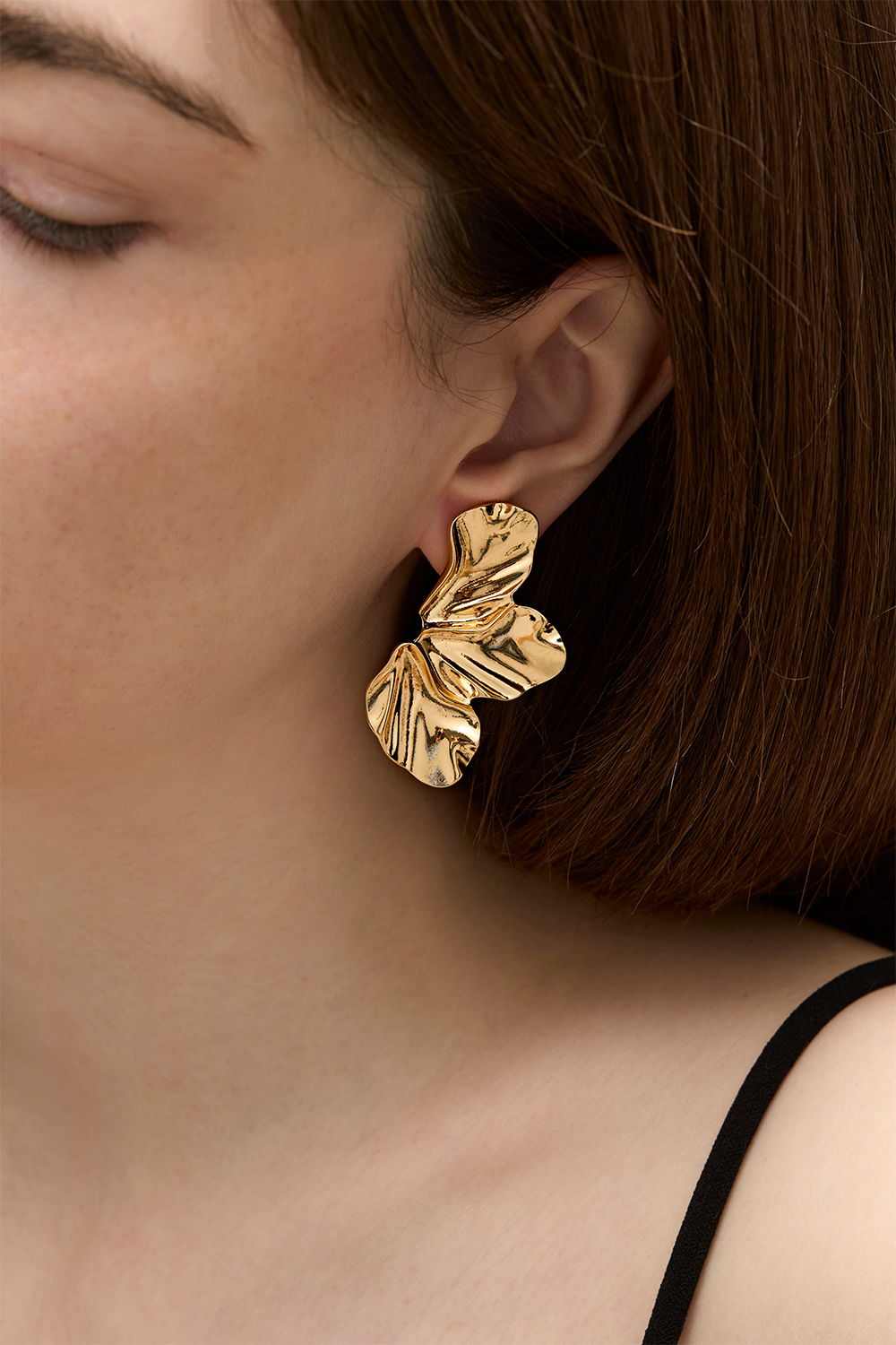 Gullfargede øredobber med blomsterblader i gruppen Smykker / Øredobber hos Glitter (253008852002)