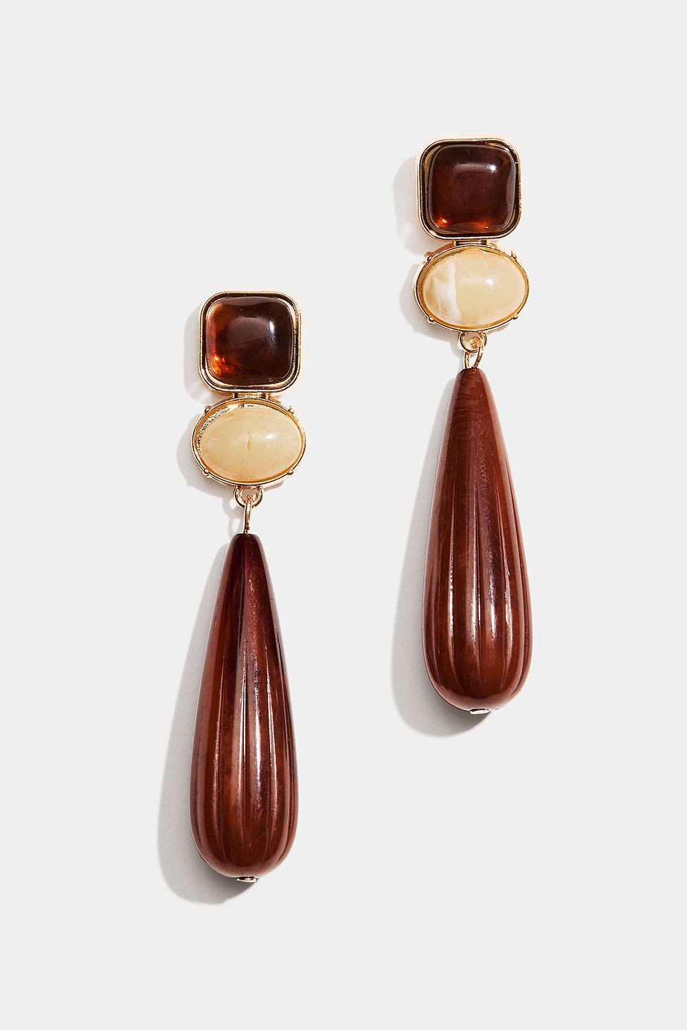 Øredobber med brune og beige harpiksstener i gruppen Store week / hos Glitter (253009048002)