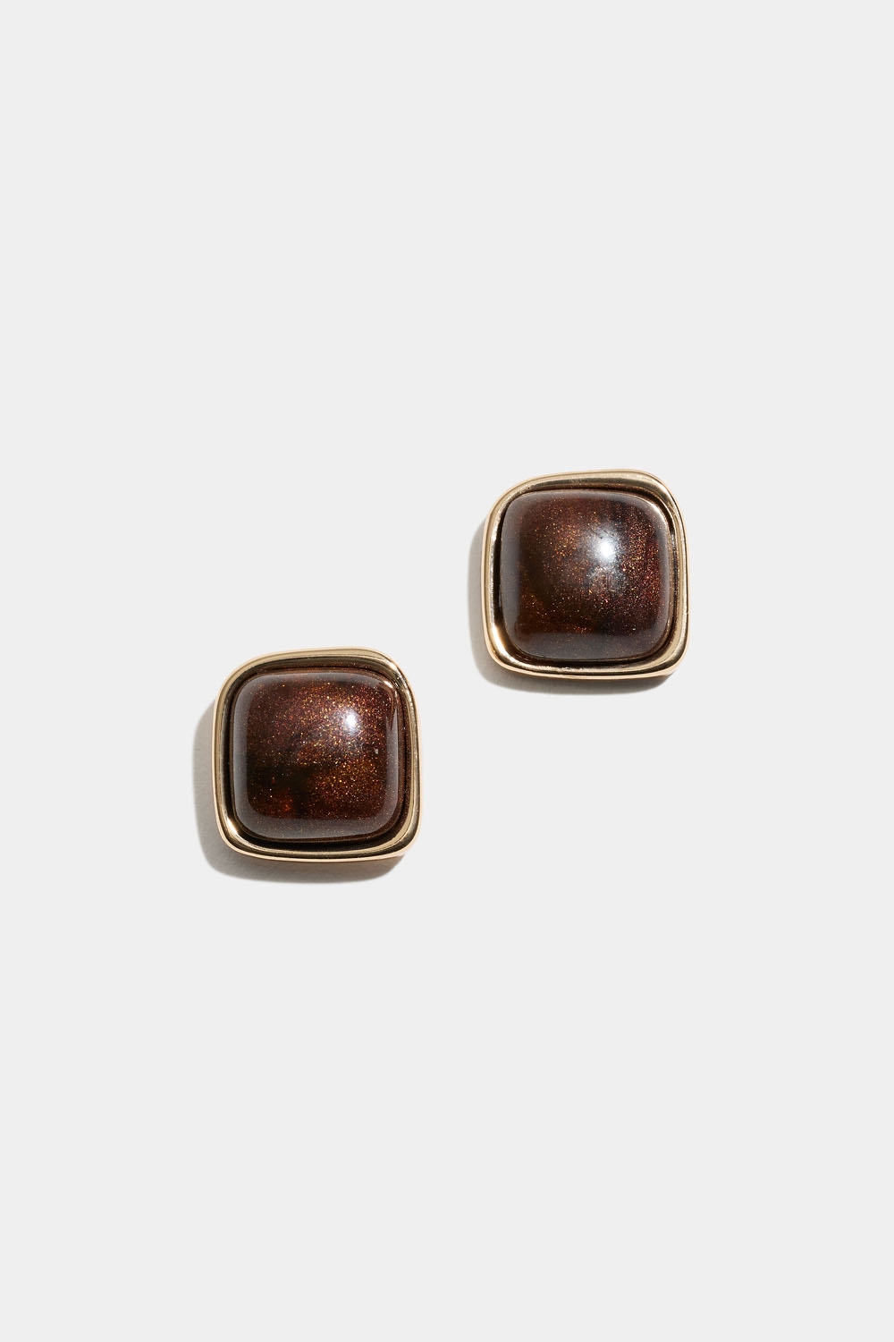 Brune kvadratiske studs i gruppen Smykker / Øredobber hos Glitter (253009352002)