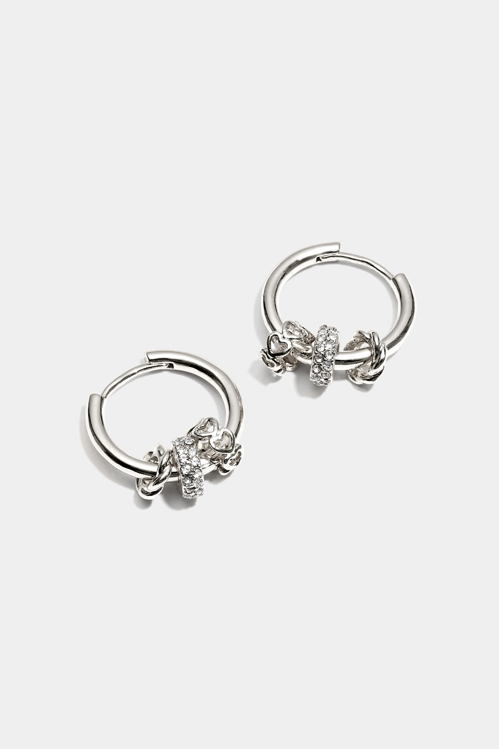 Øredobber med runde charms i gruppen Smykker / Øredobber / Øreringer / Øreringer med anheng hos Glitter (253009781001)
