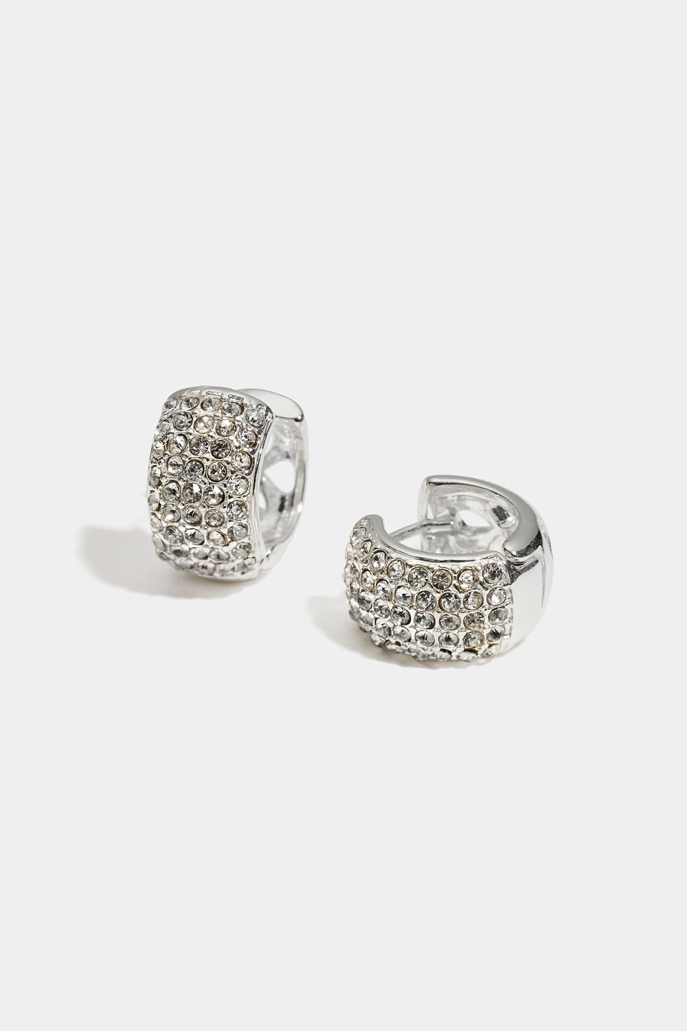 Små brede øreringer med strass i gruppen Smykker / Øredobber / Rhinestone hos Glitter (253009831001)