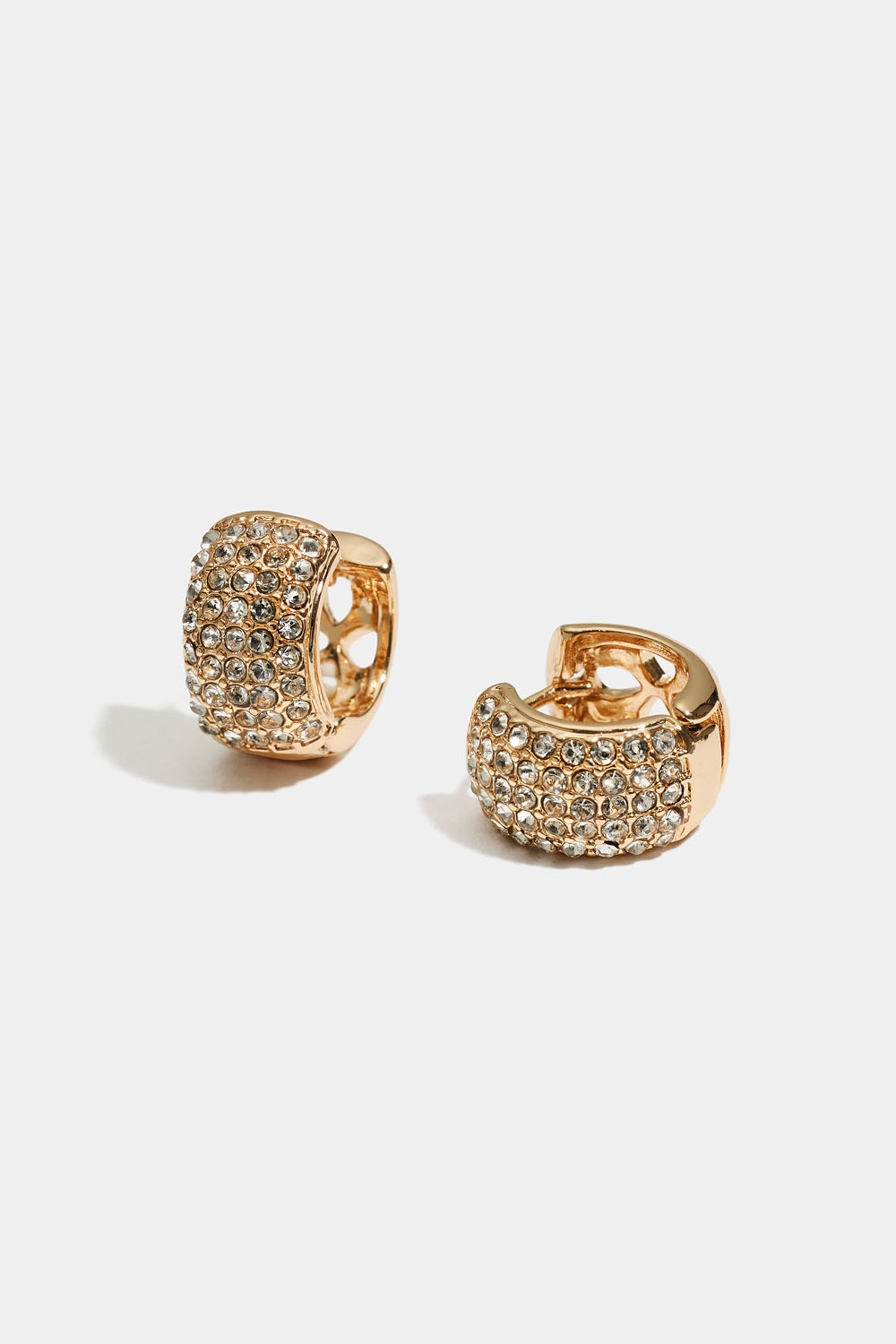 Små, brede, gullfargede øreringer med strass i gruppen Smykker / Øredobber / Rhinestone hos Glitter (253009832002)