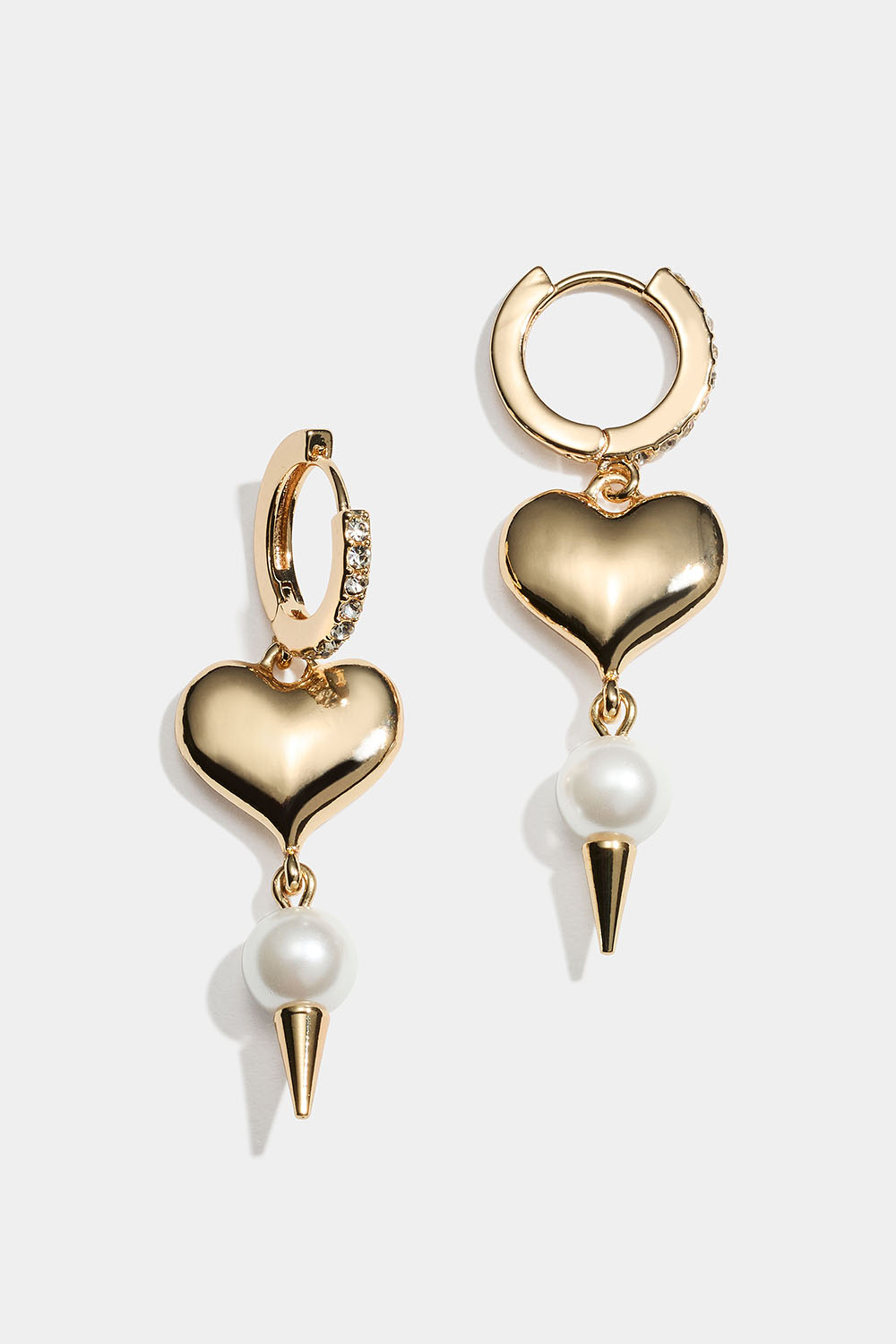 Gullfargede øreringer med hjerte, perle og nagle i gruppen Smykker / Øredobber / Øreringer / Øreringer med anheng hos Glitter (253010032002)